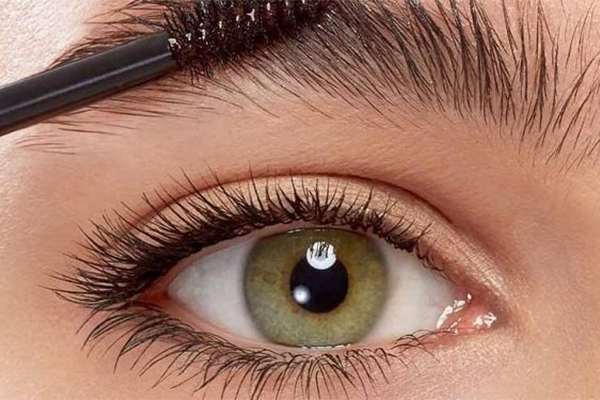 محلول تقویت کننده ابرو و مژه وچه